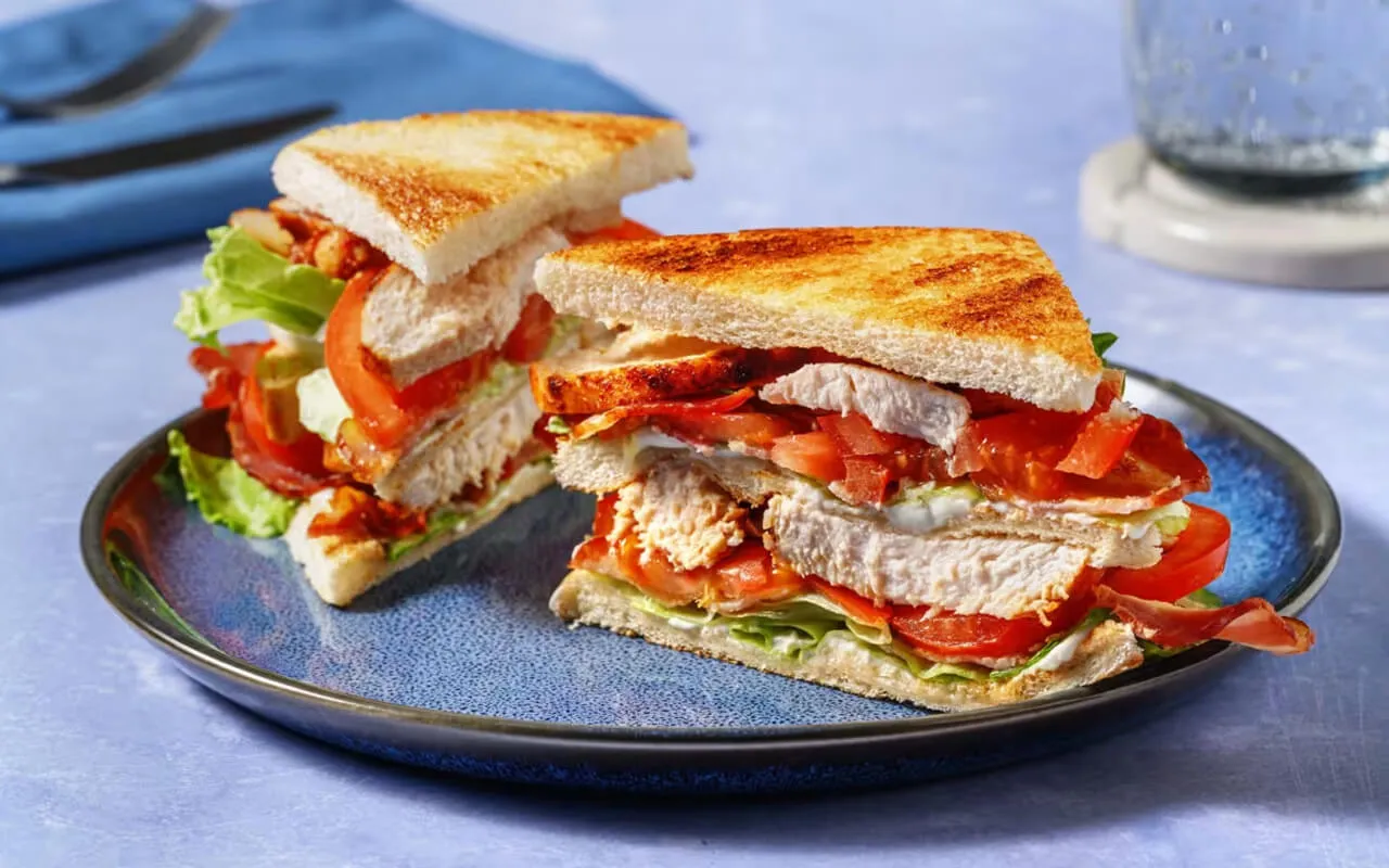 CLUB SANDWICHES CON HAMBURGER DI POLLO