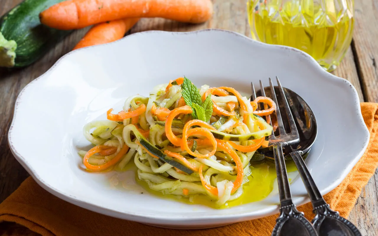 Spaghetti di zucchine e carote